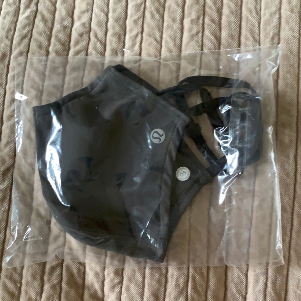 Lululemon Double Strap Face Mask